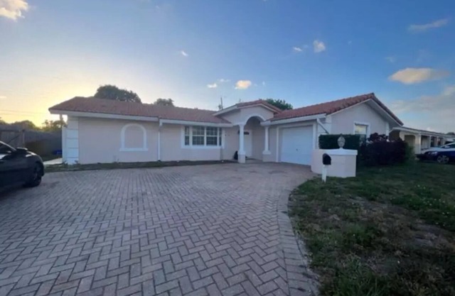 FLASH SALE: Luxury West Palm Beach Villa - Limited Time Offer!