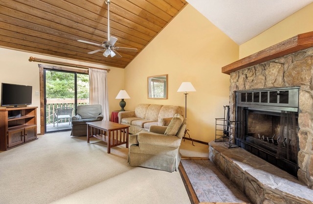 FLASH SALE! Nice 2 Bedroom Near Sapphire Valley Ski Area w/Resort Indoor Pool, WiFi & More