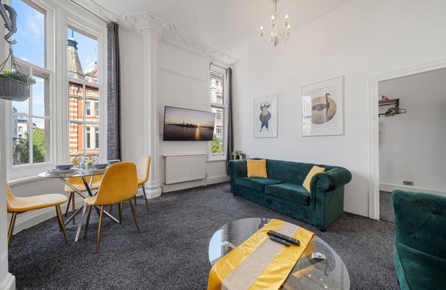 Flat 2 - 3 Bed · Charming Three Bedroom Apartment