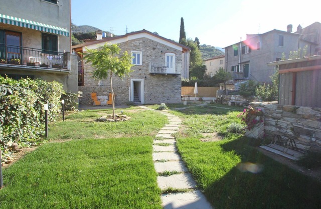Flat for 4 Persons - WiFi - Air conditioning - 6km from the sea