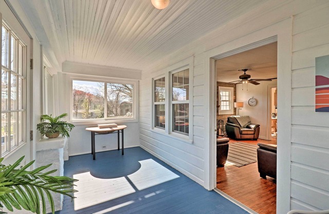 Flat Rock Cottage Near Hendersonville & Hiking