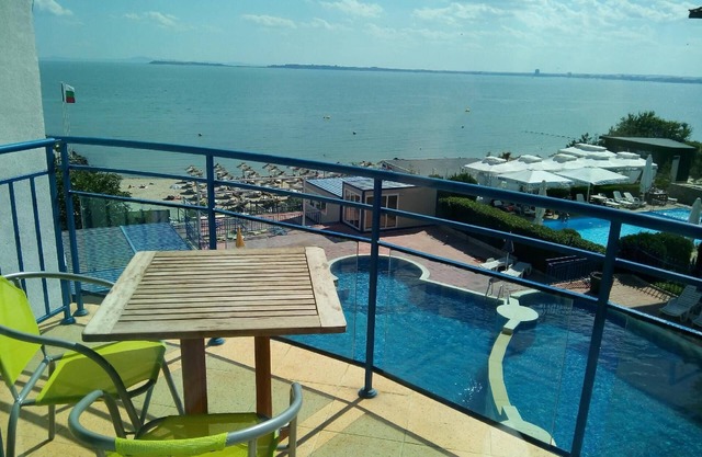 Flat "Vega" with a view of the water