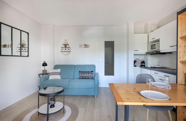 Flat with balcony for 4 - city centre