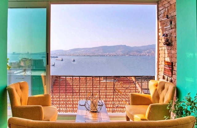 Flat with Great View and Central Location in Konak
