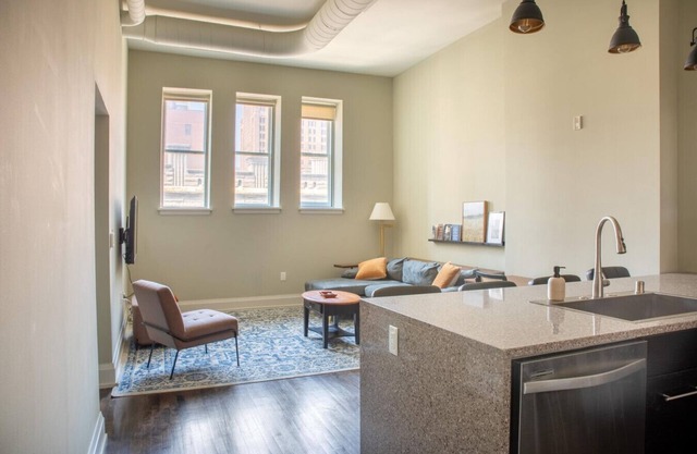 Flexhome Downtown Modern 2BR Loft