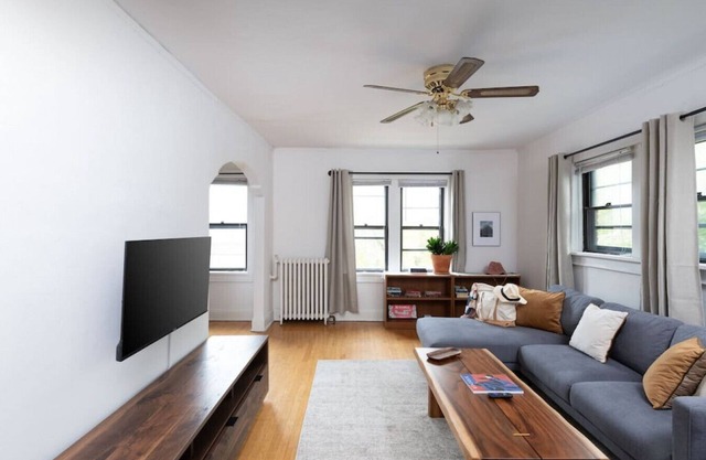 Flexhome East Side Vintage 2BR B1