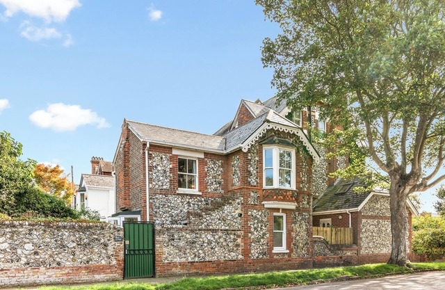 Flint Cottage – 3 mins to beach