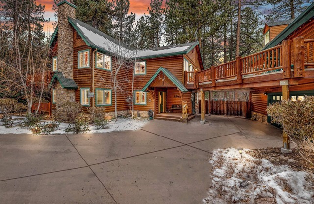 Flitterbick Lodge Fawnskin Log Cabin Retreat w/Hot Tub
