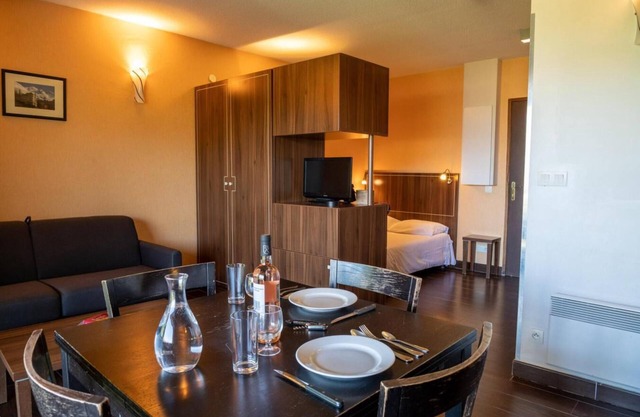 Floor -1, view valley, swimming pool, sauna, terrace, parking, tv, 27m², Pra Loup