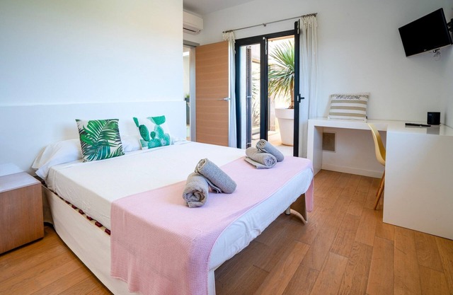 Flor de Sal a Sa Canoveta with Designer Kitchen