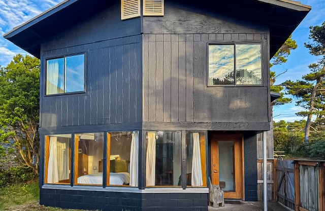 Florence oceanfront escape, where cozy meets coastal charm