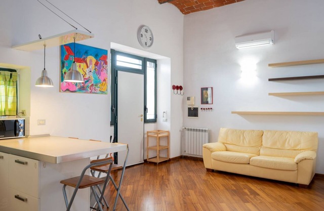 Florence Statuto Apartment with Small Courtyard