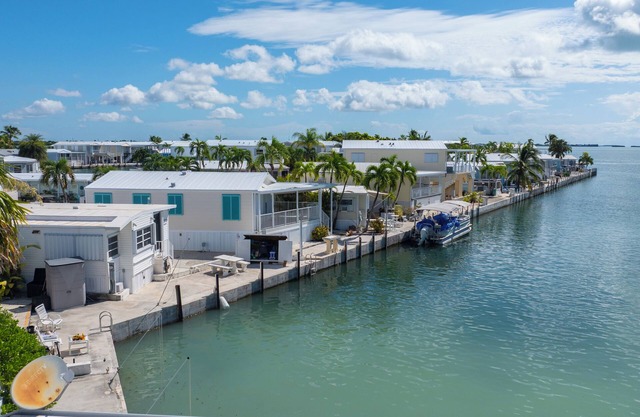 Florida Keys Canal-Front 2BR/2BA w/35' Seawall, Dock & Spacious Comfort