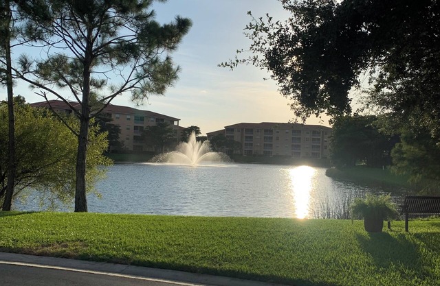 Florida Vibes - A Fort Myers Gem- 2 Bedroom Condo.nn