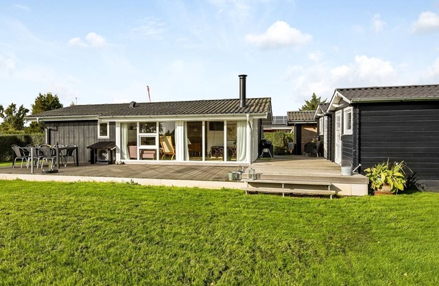 "Florina" - 700m from the sea by Interhome