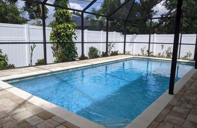 Florinda 3bdr/2bth 2car garage with New Pool