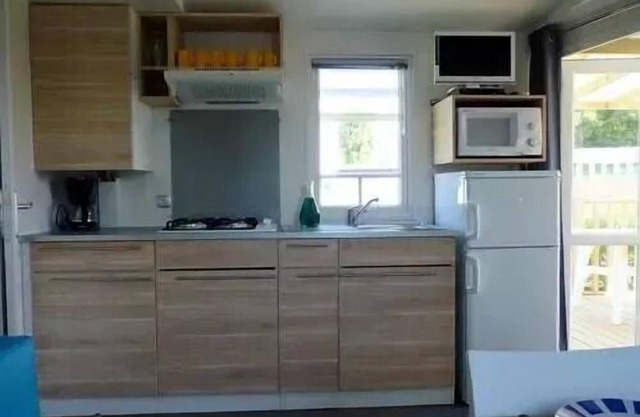 Flower Camping La Guichardière * - Mobile home COMFORT 2 bedrooms 28m2 covered terrace 6 people