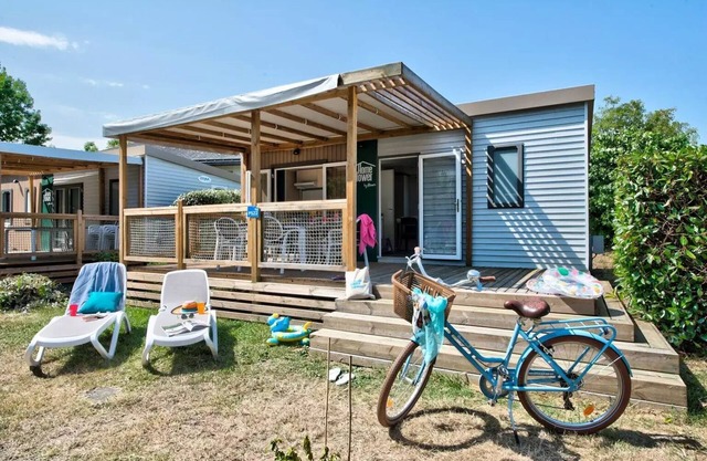 Flower Camping L'Ile d'Offard * - Homeflower Premium 26.5m2 (2 bedrooms) + CLIM + semi-covered terrace + TV + sheets + towels 5 people