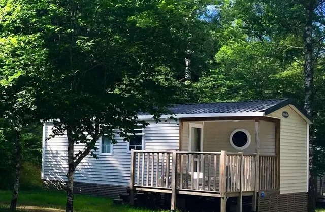 Flower Camping La Plage * - Mobil home Standard 31m2 (3 bedrooms) + TV + integrated terrace covered with 9m2 6 people
