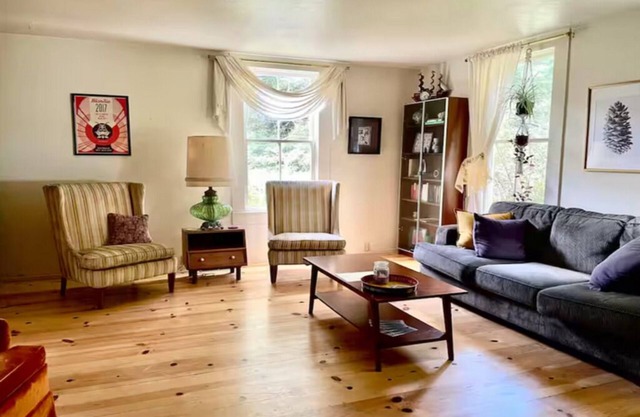 Flower House at Redwood Hideaway