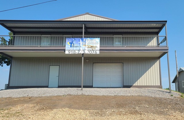Fly or drive to this beautiful condo on Lake Tenkiller in Cookson, OK, 44M
