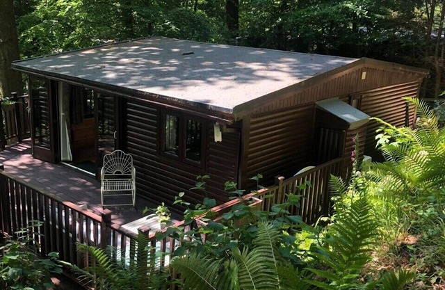Forest retreat, 2 bed Wooden Cabin in the Lakes