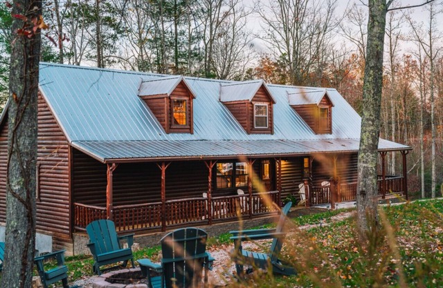 Forest Views | Hot Tub, 5 Min to RRG, & Game Loft
