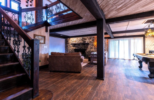 Forest Whisper Retreat: 4-bdrm lodge in Daggett. Get away and have everything.