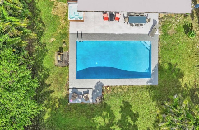 FORT LAUDERDALE OASIS Spacious 5-bedroom 3 bathrooms house with pool/hottub n