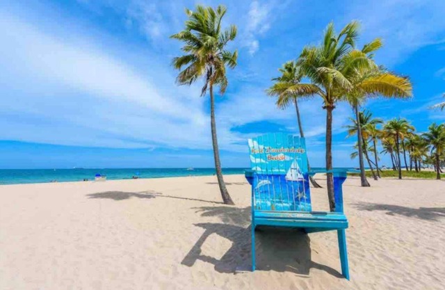 Fort Lauderdale Harbourside Flats#3 - Centrally Located!