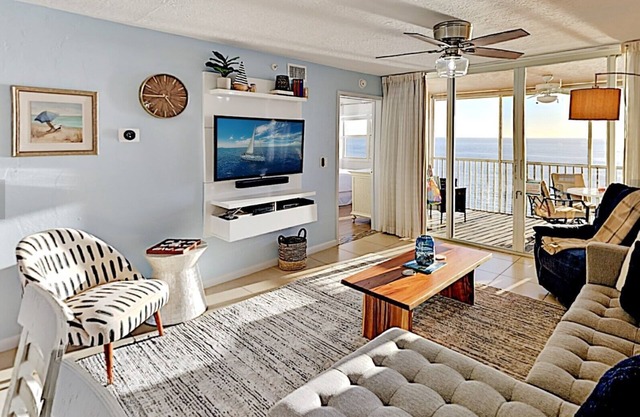 Fort Myers Beach Villas- Penthouse - ON BEACH- NEW RENOVATION!