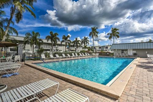 Fort Myers Condo with Pool, 9 Mi to Fort Myers Beach