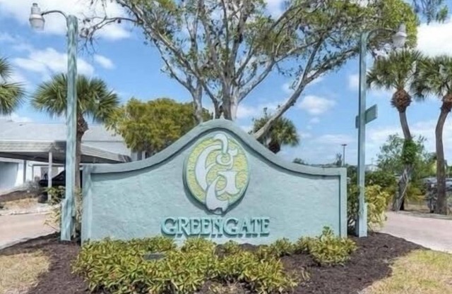FORT MYERS GETAWAY! 2-bedroom condo with WiFi, AC