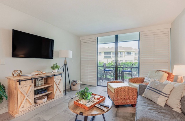 Fort Pierce Condo w/Screened Porch: Walk to Beach