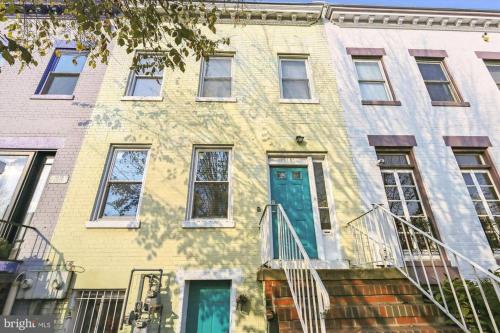 Four Bedroom House Near Sports & Museums