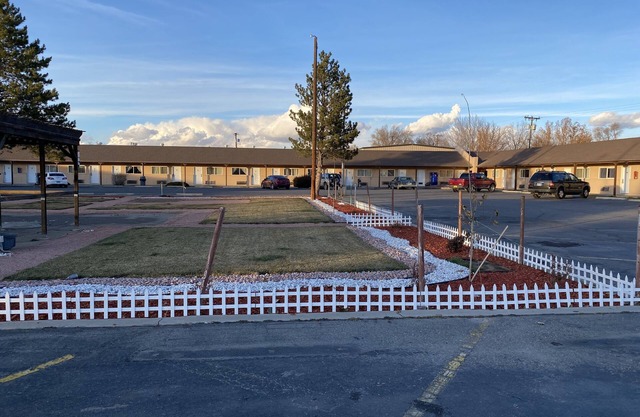 Four Corners Inn