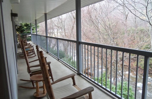 Four Seasons Inn