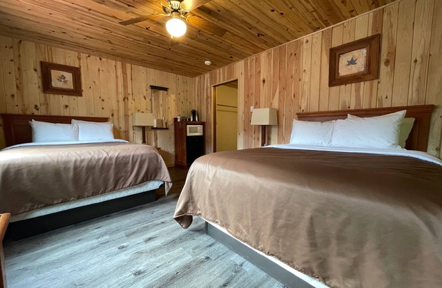 Four Seasons Lodge