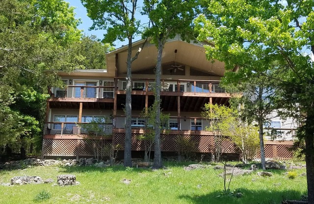 Fox Den- MAGNIFICENT Lake View! 5 minute walk or drive to shoreline!