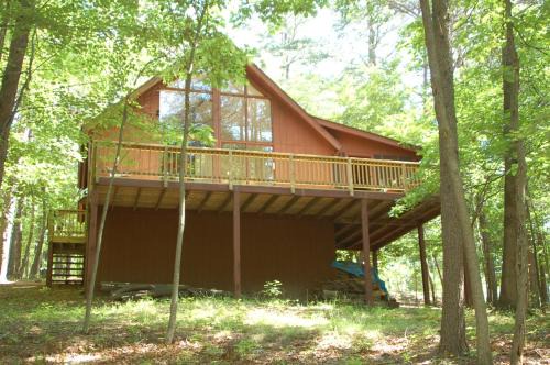 Fox Hollow - Hot Tub, Wifi, Pet Friendly, Screen Porch, Deck, Recreation Center, Pool Access, Golf Nearby, Hiking, Grill, Fireplace, King Bed