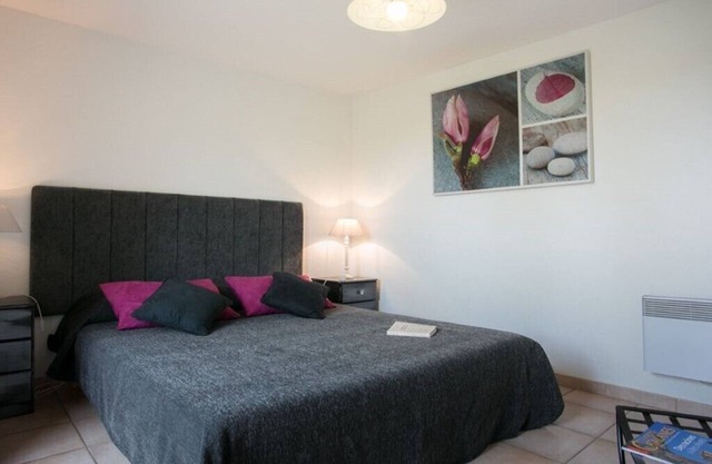 FR945, Carignan (Sleeps 6, 3 Bedrooms)