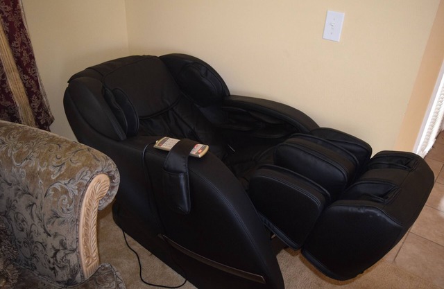 FREE BBQ, & FULL BODY MASSAGE CHAIR, INCLUDED ALL YEAR.