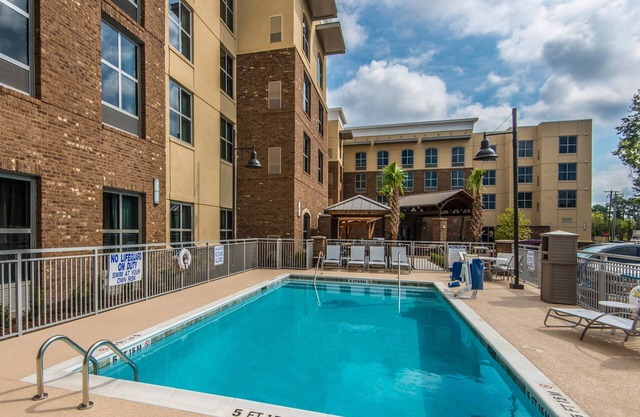 Free Breakfast Buffet + Outdoor Pool + Free Wi-Fi | Great Location + Bridge and Harbor View!
