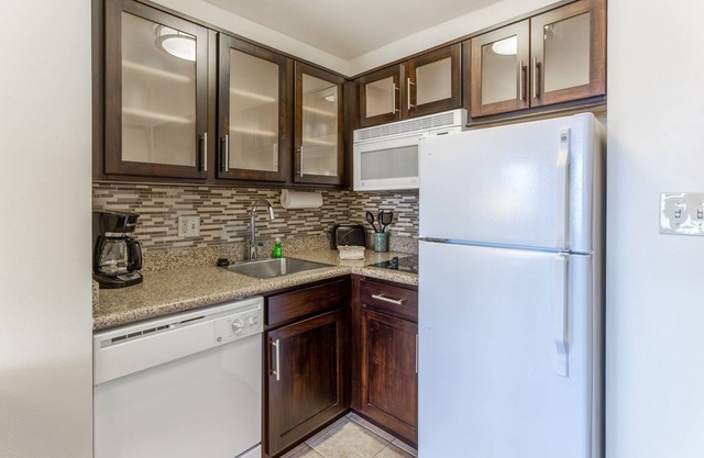 Free Breakfast, Free Wi-Fi, Indoor Pool + Hot Tub | Comfy Suite