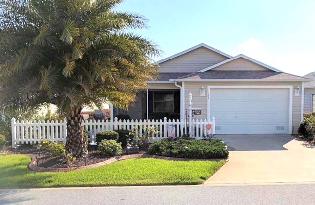 Free golf cart. Great reviews. Low cleaning fee! Perfect location!