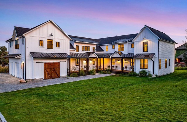 FREE NIGHT-Large FARMHOUSE-SLEEPS 45-Book 3 get 1 Free - Off season dates
