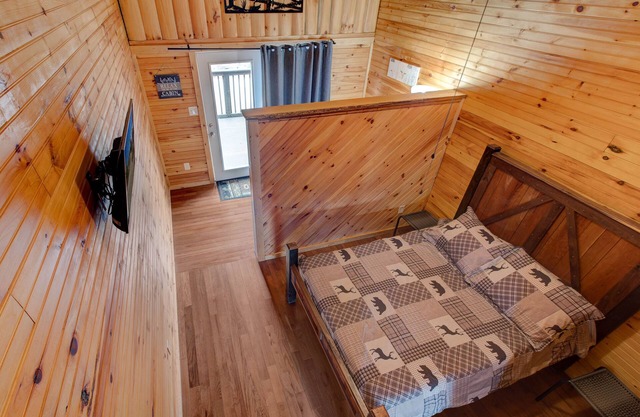 ✨FREE NIGHT PROMO✨Whispering Pine Cabin Unit 2 in the RRG