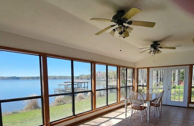 Free night! Weekday Special located directly on Toledo Bend Lake
