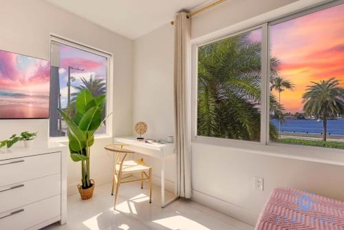 Free Parking, Bay View, Pool, Step To Beach