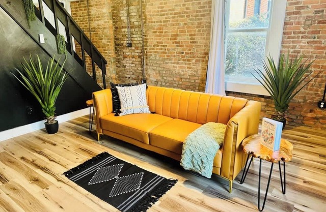 Free Parking - Convention - King Bed- Short North
